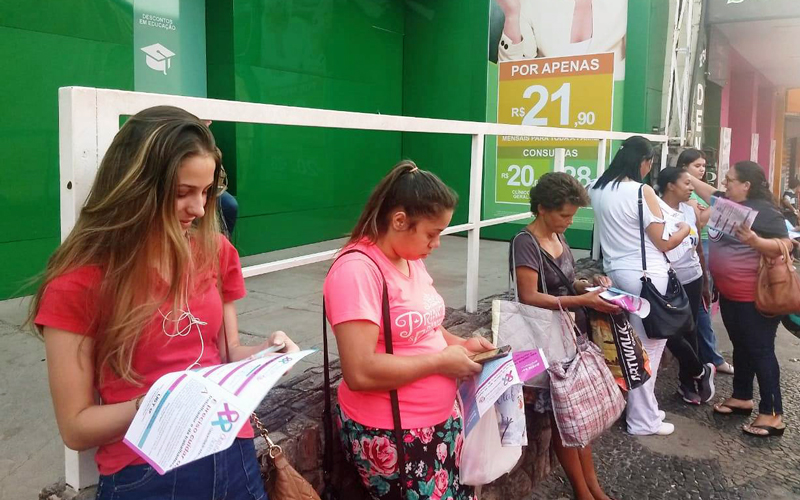 Sinsaúde de Franca distribui folhetos da campanha da UGT-SP